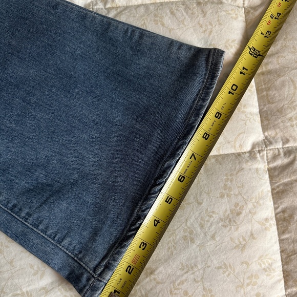 PAIGE Lou Lou Flared Jeans in Novelle (Size 27 Tall) - Picture 6 of 12